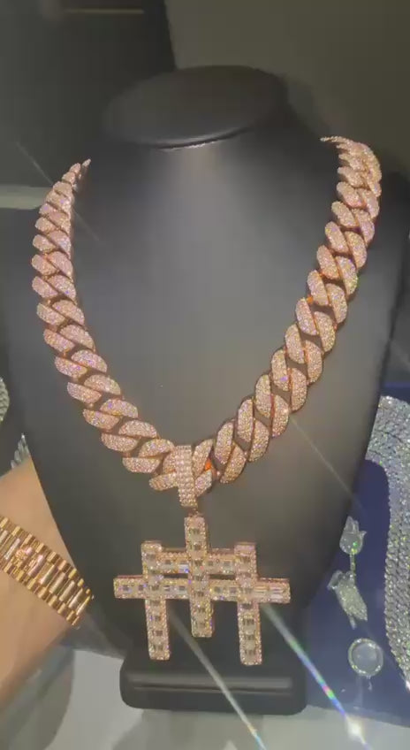 Triple cross pendant with big boy Cuban🔥