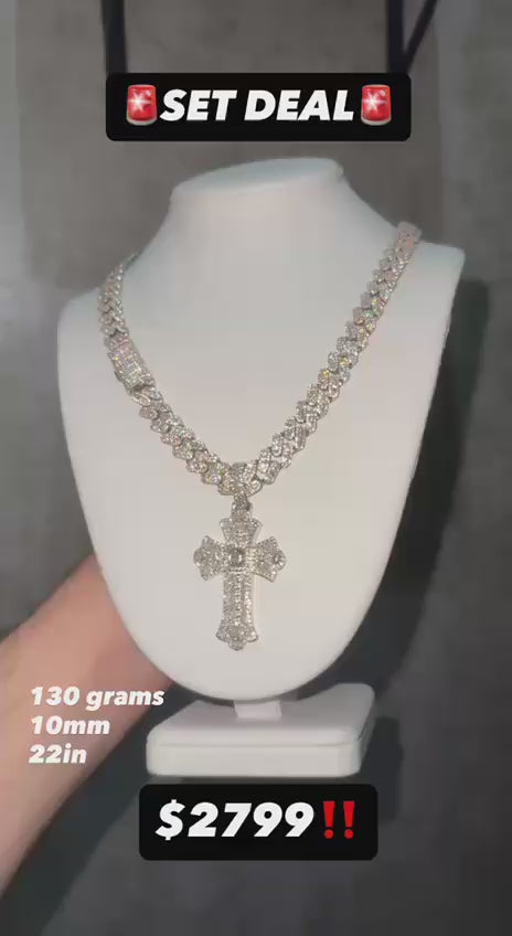 Beautiful cross pendant with Cuban link